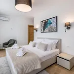 Vikendica In With Sauna