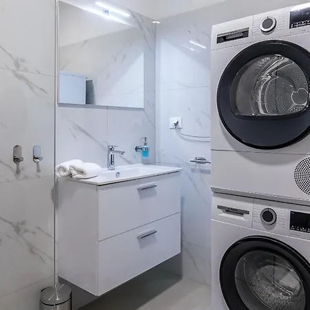 Luxurious In With Sauna 펜션 보디체