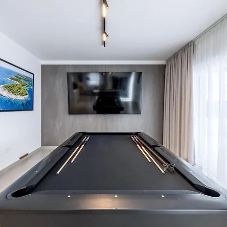 Luxurious In With Sauna 펜션 *