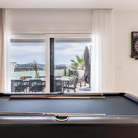 Luxurious In With Sauna 보디체